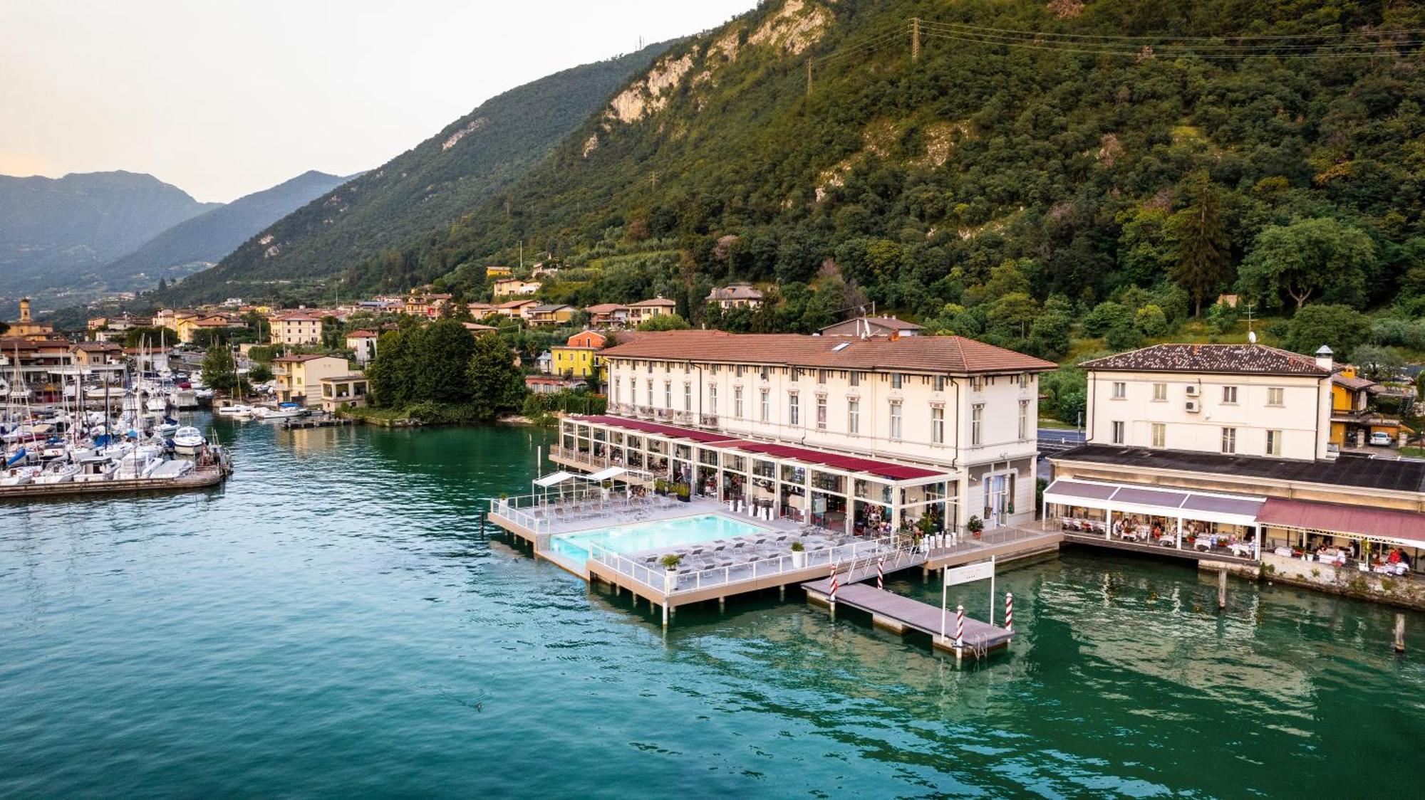Araba Fenice Hotel Исео Экстерьер фото